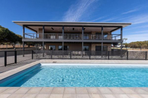 The Lux Country Retreat - heated swimming pool - immaculate views and stylish comfort!